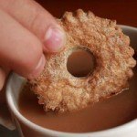 Crumbs: half of Britons injured by their biscuits on coffee break, survey reveals (Ужас: исследование показывает, что половина Британцев получают травмы от печенья во время кофейного перерыва)
